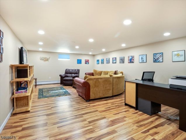 63 Sun Valley Way, Morris Plains Boro, NJ 07950