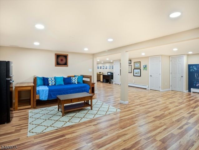 63 Sun Valley Way, Morris Plains Boro, NJ 07950