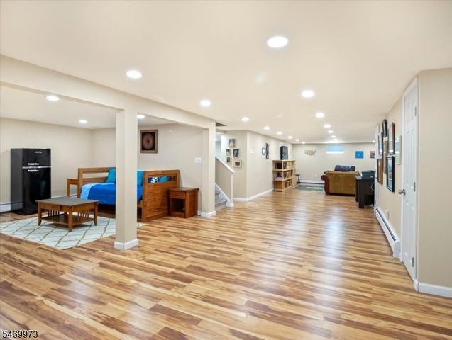 63 Sun Valley Way, Morris Plains Boro, NJ 07950