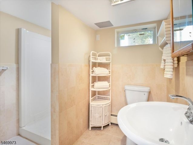 63 Sun Valley Way, Morris Plains Boro, NJ 07950