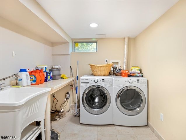 63 Sun Valley Way, Morris Plains Boro, NJ 07950