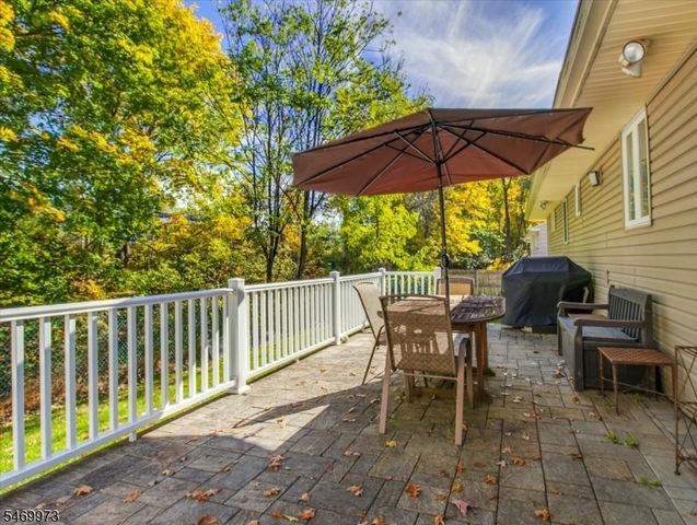 63 Sun Valley Way, Morris Plains Boro, NJ 07950