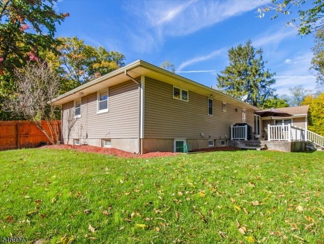 63 Sun Valley Way, Morris Plains Boro, NJ 07950