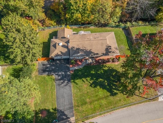 63 Sun Valley Way, Morris Plains Boro, NJ 07950