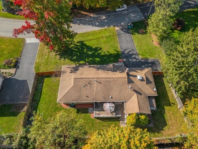 63 Sun Valley Way, Morris Plains Boro, NJ 07950
