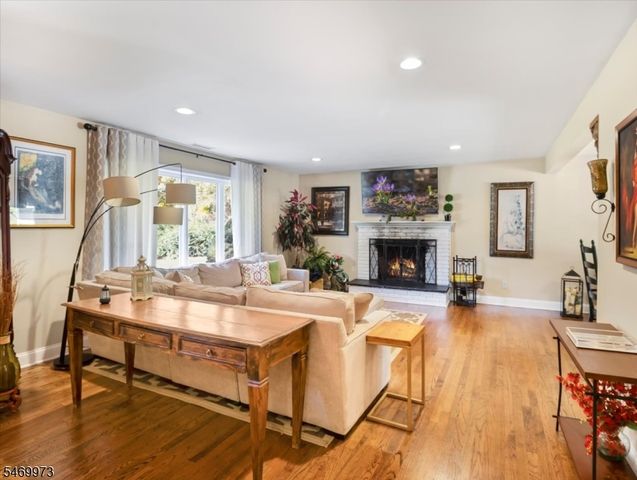 63 Sun Valley Way, Morris Plains Boro, NJ 07950