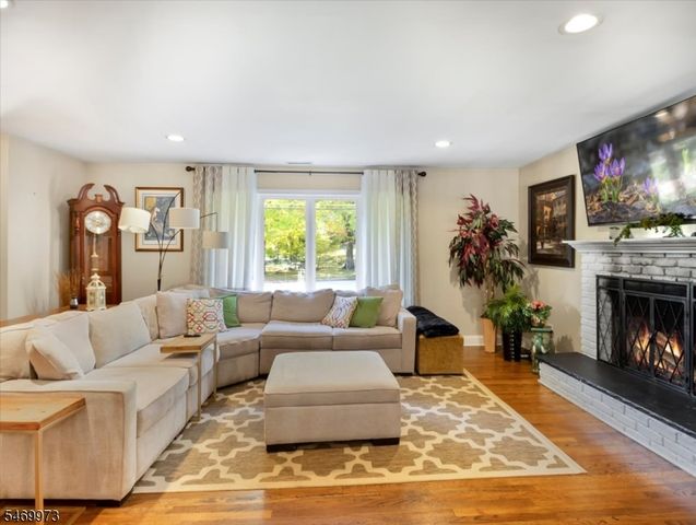 63 Sun Valley Way, Morris Plains Boro, NJ 07950
