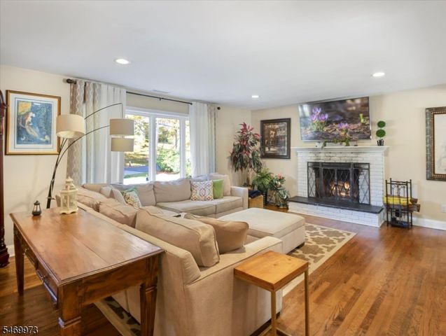 63 Sun Valley Way, Morris Plains Boro, NJ 07950