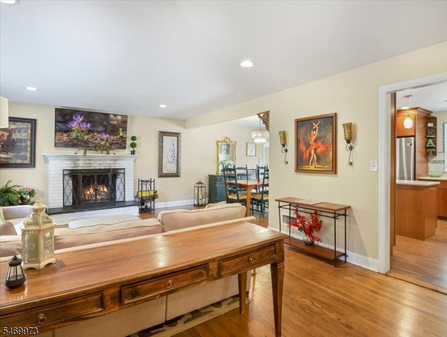 63 Sun Valley Way, Morris Plains Boro, NJ 07950