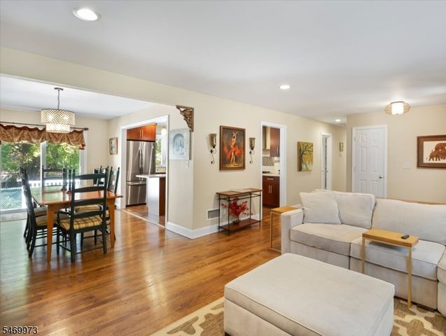 63 Sun Valley Way, Morris Plains Boro, NJ 07950