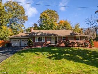 63 Sun Valley Way, Morris Plains Boro, NJ 07950