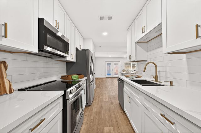 1245 Country Place Drive, Houston, TX 77079