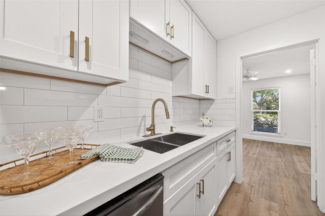 1245 Country Place Drive, Houston, TX 77079