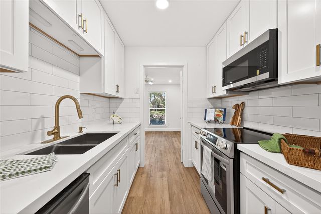 1245 Country Place Drive, Houston, TX 77079