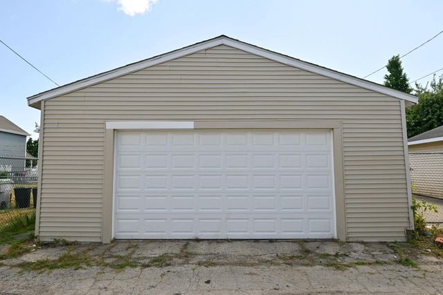 1949 N 25th STREET, Milwaukee, WI 53205