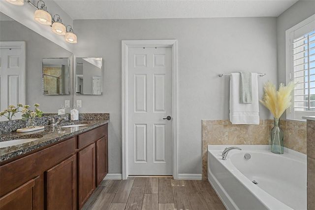 1763 OAK HAMMOCK COURT, Lutz, FL 33558