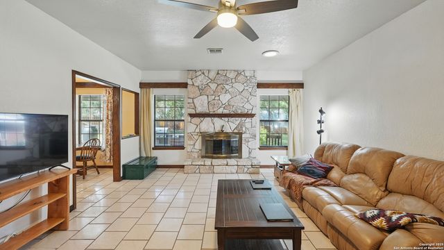 198 Skyforest, New Braunfels, TX 78130