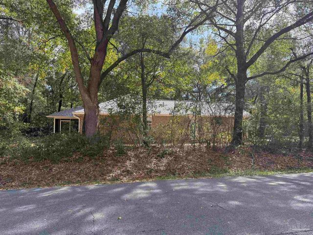 5700 Charmonte Way, Pace, FL 32571