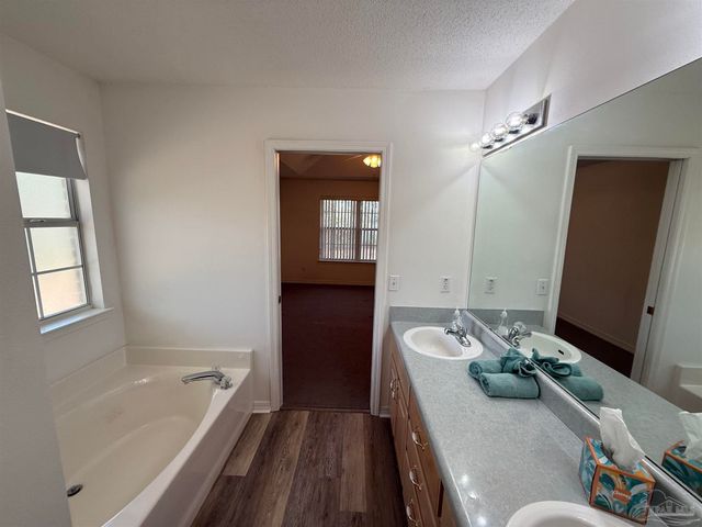 5700 Charmonte Way, Pace, FL 32571