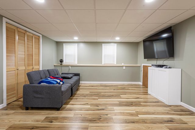 16 Hilltop Road, Windsor, CT 06095