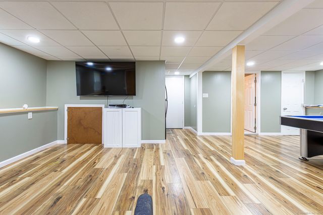 16 Hilltop Road, Windsor, CT 06095