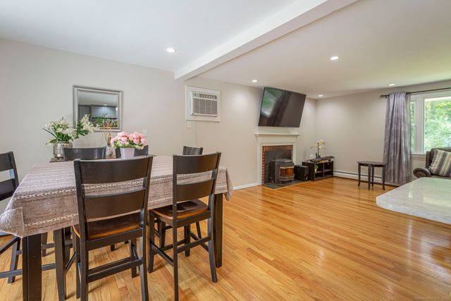 16 Hilltop Road, Windsor, CT 06095