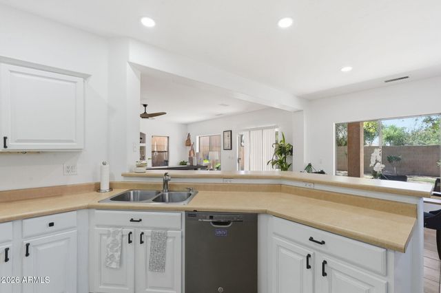 10107 E KILAREA Avenue, Mesa, AZ 85209