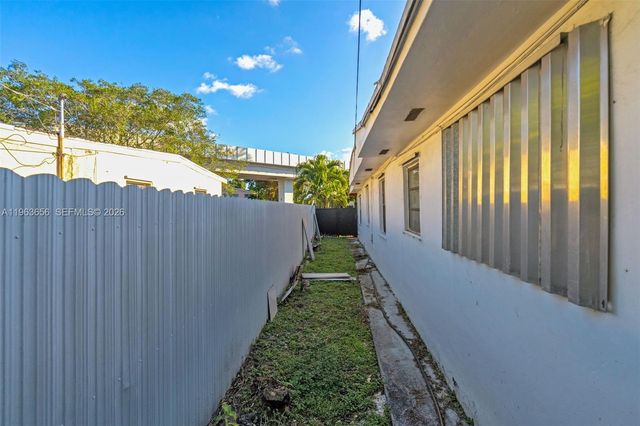 533 E 23rd St, Hialeah, FL 33013