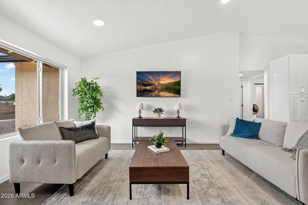 2826 E CACTUS Road, Phoenix, AZ 85032 — exterior