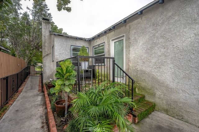 210 N Naomi, Burbank, CA 91505