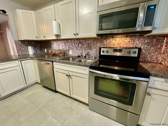 5620 SUNSET DR, Cheyenne, WY 82009