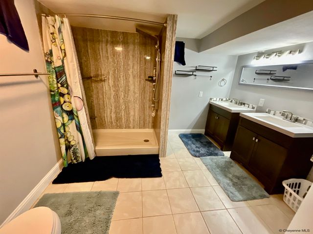 5620 SUNSET DR, Cheyenne, WY 82009