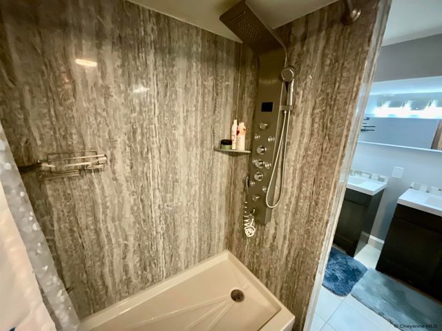 5620 SUNSET DR, Cheyenne, WY 82009