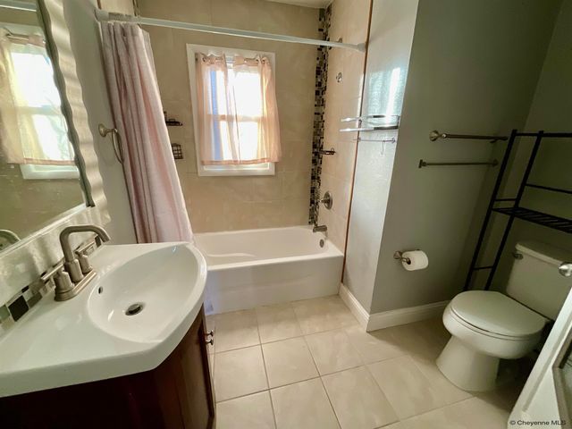 5620 SUNSET DR, Cheyenne, WY 82009