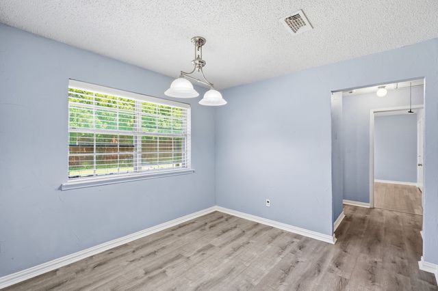 2202 Canyonwood Drive, Arlington, TX 76012