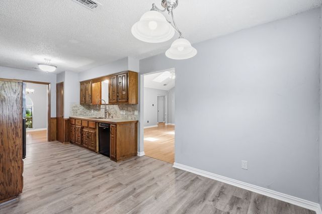 2202 Canyonwood Drive, Arlington, TX 76012