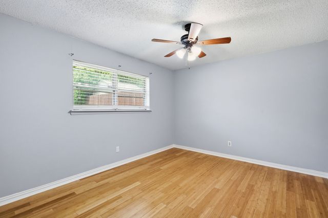 2202 Canyonwood Drive, Arlington, TX 76012