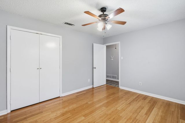 2202 Canyonwood Drive, Arlington, TX 76012