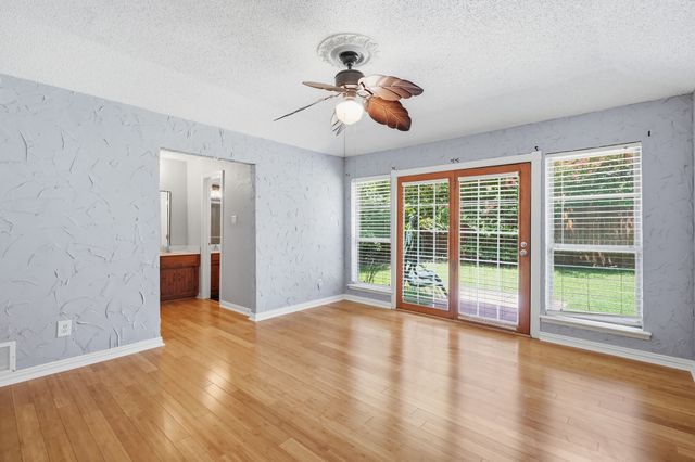 2202 Canyonwood Drive, Arlington, TX 76012
