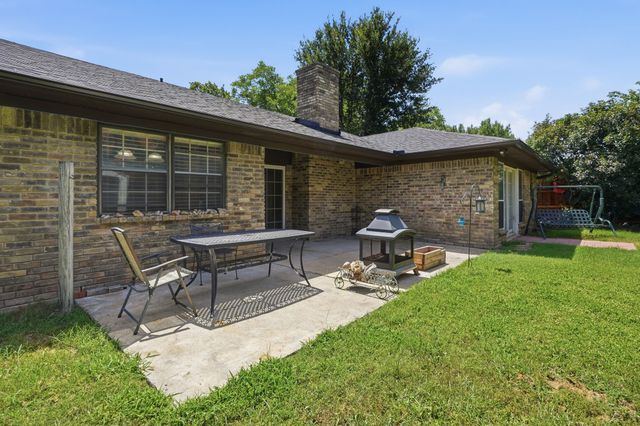 2202 Canyonwood Drive, Arlington, TX 76012