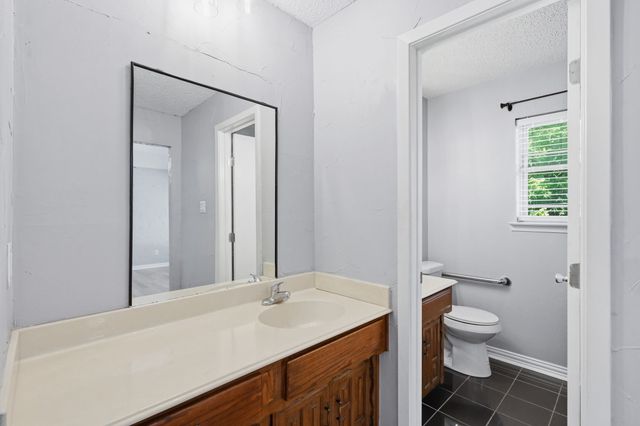 2202 Canyonwood Drive, Arlington, TX 76012