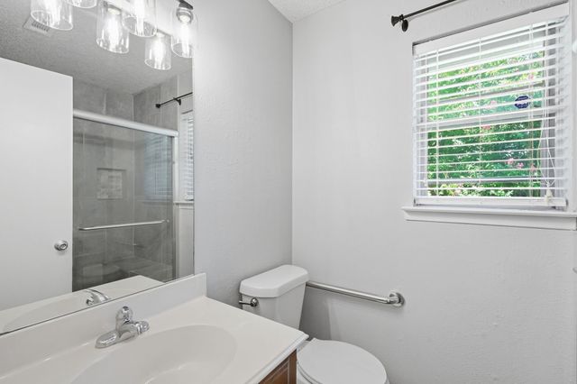 2202 Canyonwood Drive, Arlington, TX 76012