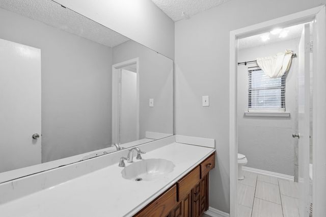 2202 Canyonwood Drive, Arlington, TX 76012