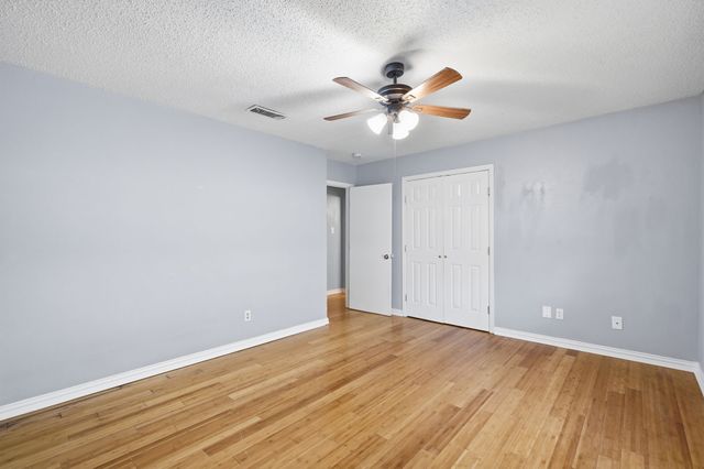 2202 Canyonwood Drive, Arlington, TX 76012