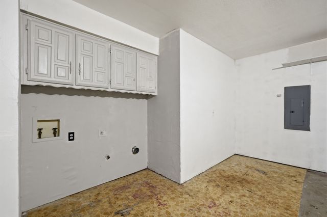 2202 Canyonwood Drive, Arlington, TX 76012