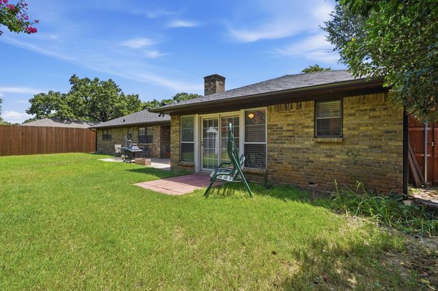 2202 Canyonwood Drive, Arlington, TX 76012