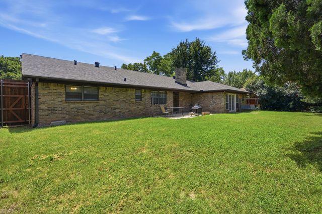 2202 Canyonwood Drive, Arlington, TX 76012