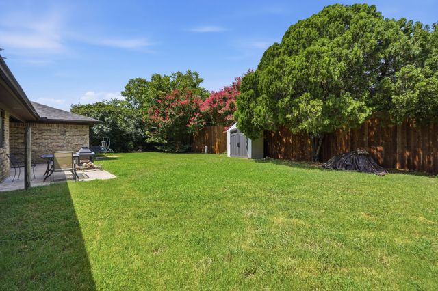 2202 Canyonwood Drive, Arlington, TX 76012