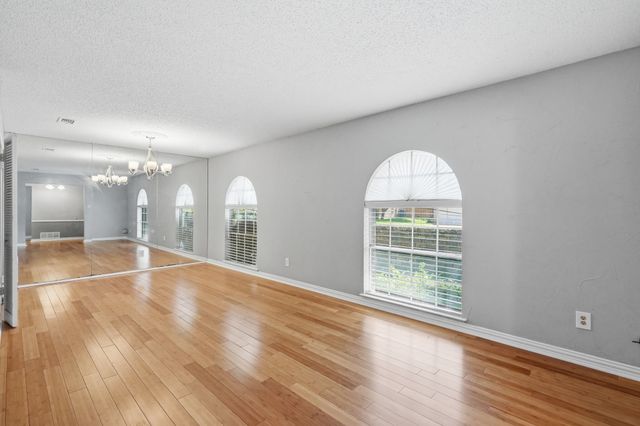 2202 Canyonwood Drive, Arlington, TX 76012