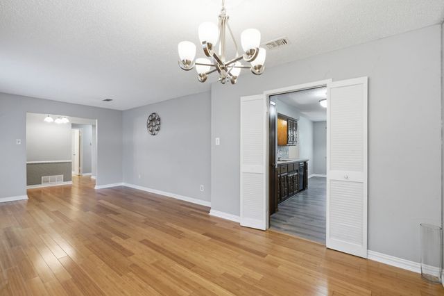 2202 Canyonwood Drive, Arlington, TX 76012